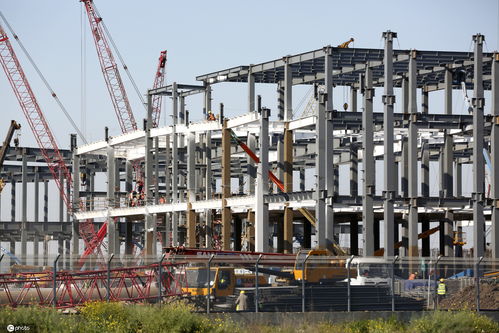 特斯拉上海Model Y工廠 屋頂鋪設彰顯建設速度，建筑勞務分包模式助力高效推進